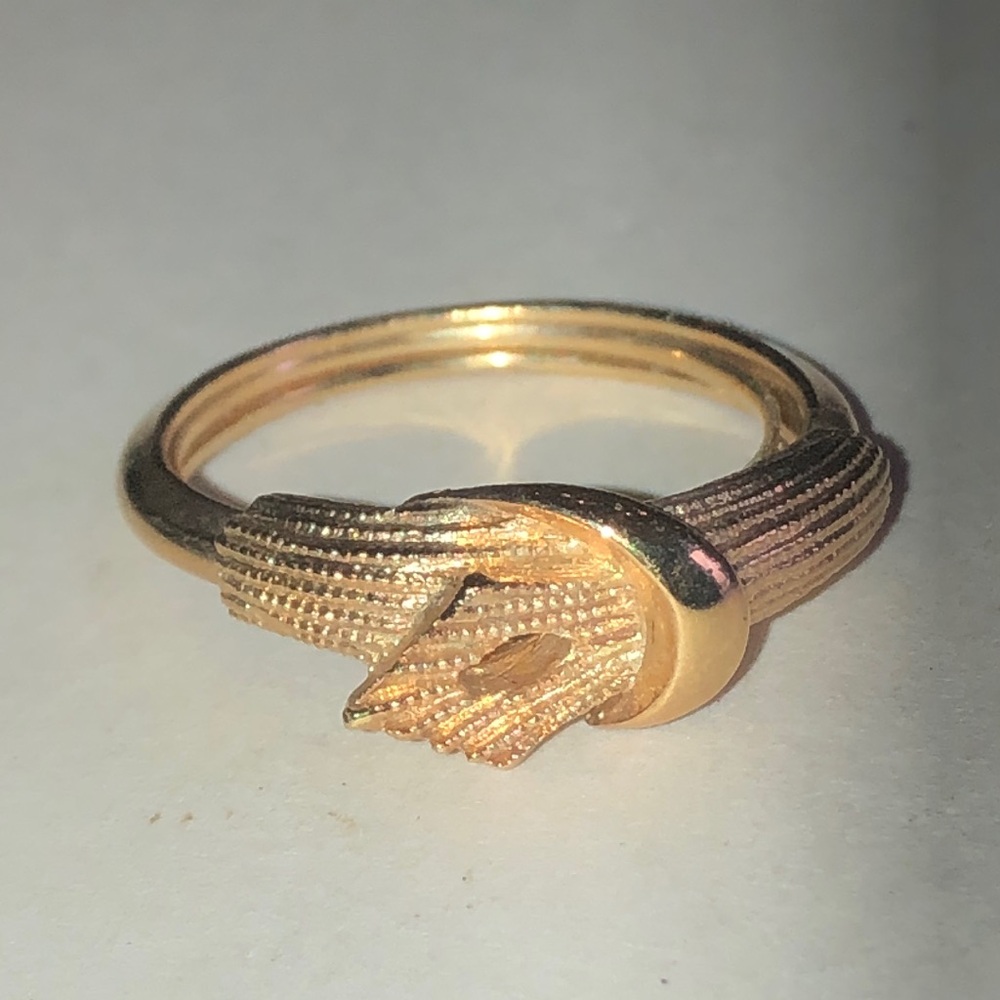 Avon Vintage Gold Tone Woven Knot Ring